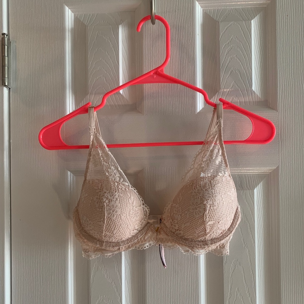 Victoria's Secret Blush Pink Plunge Bra with Soft Lace Overlay 32D